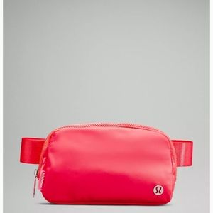 Lululemon Everywhere Belt Bag in Pale Rasberry